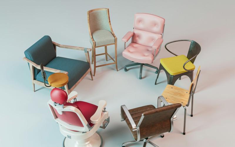 Beispielbild eines Stuhlkreises mit sieben unterschiedlichen, bunten Stühlen für die Symbolisierung einer politischen Abstimmung.