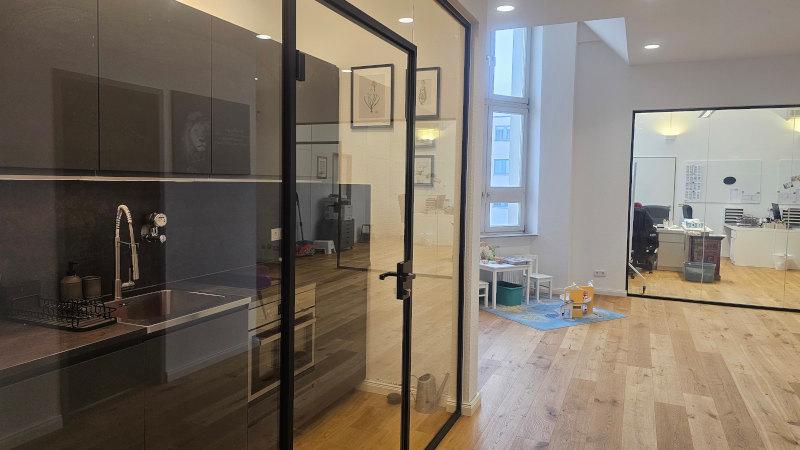 Küche, Spielecke und Büro im IEC - International Education Centers GmbH